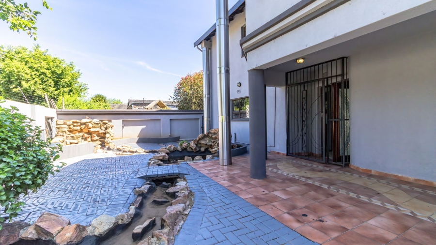 6 Bedroom Property for Sale in Mackenzie Park Gauteng