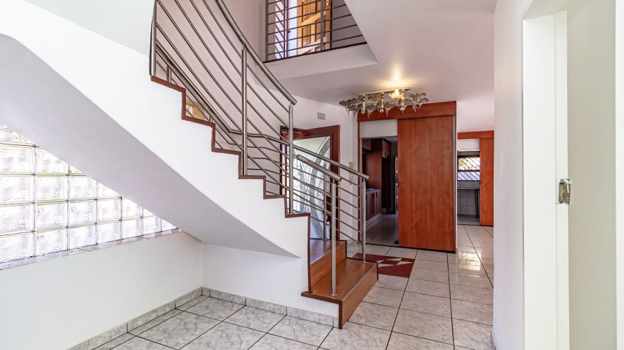 6 Bedroom Property for Sale in Mackenzie Park Gauteng