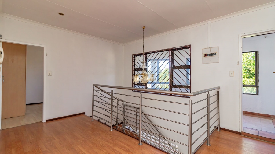 6 Bedroom Property for Sale in Mackenzie Park Gauteng