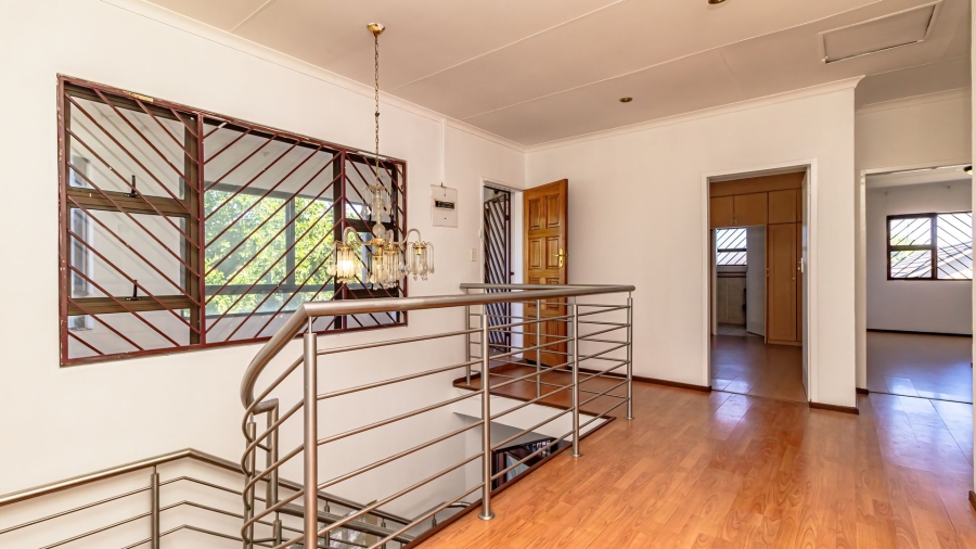 6 Bedroom Property for Sale in Mackenzie Park Gauteng