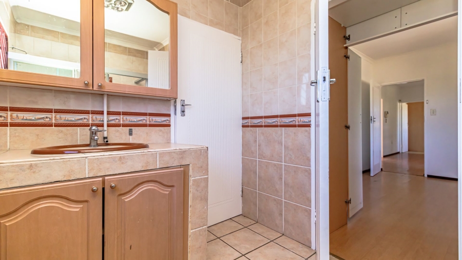 6 Bedroom Property for Sale in Mackenzie Park Gauteng