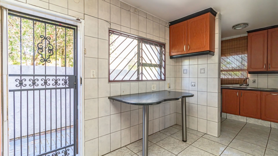 6 Bedroom Property for Sale in Mackenzie Park Gauteng