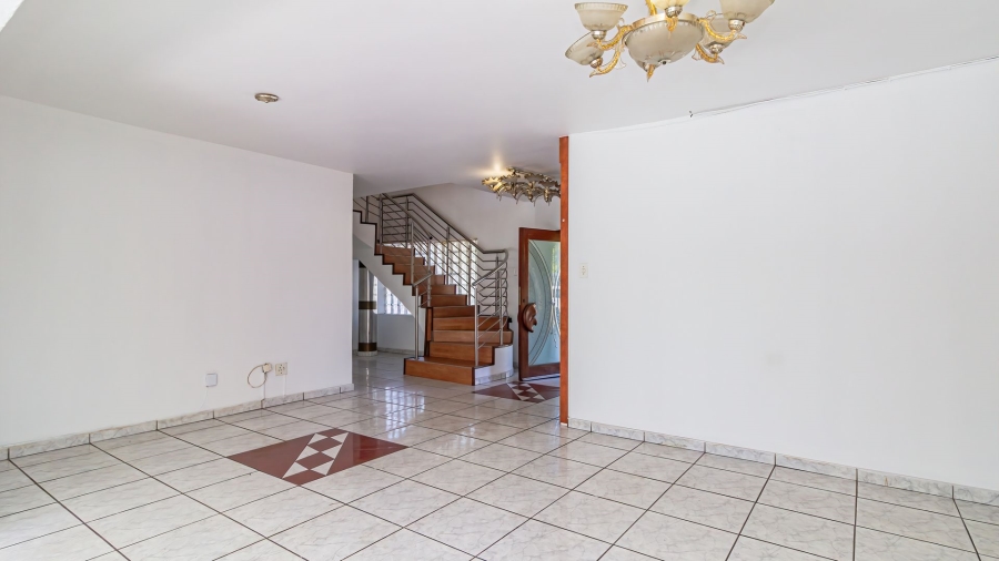 6 Bedroom Property for Sale in Mackenzie Park Gauteng