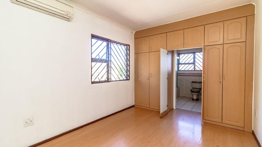 6 Bedroom Property for Sale in Mackenzie Park Gauteng