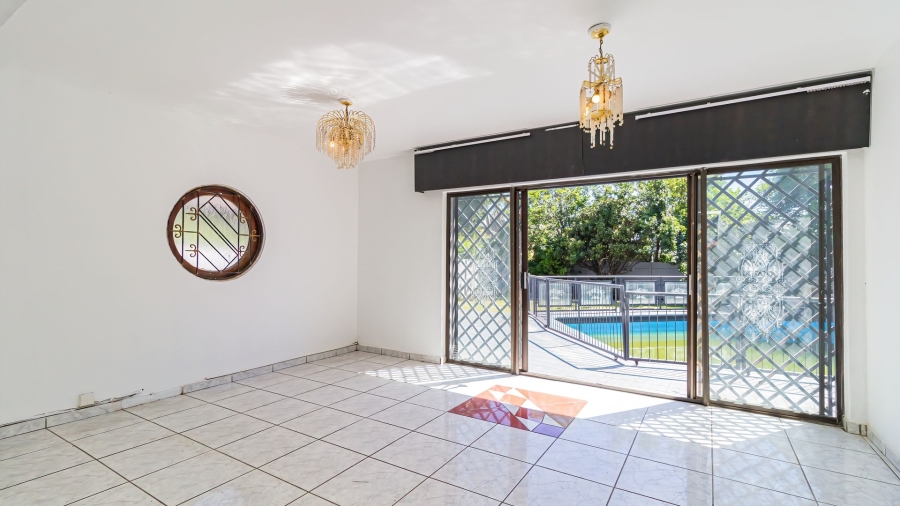 6 Bedroom Property for Sale in Mackenzie Park Gauteng