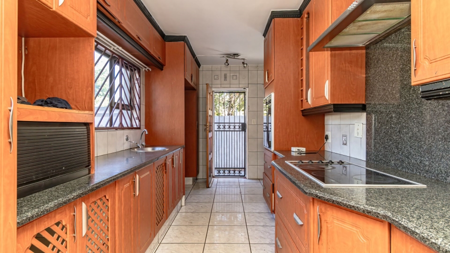 6 Bedroom Property for Sale in Mackenzie Park Gauteng