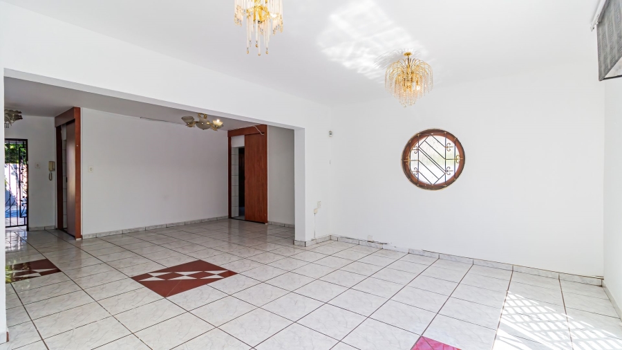 6 Bedroom Property for Sale in Mackenzie Park Gauteng