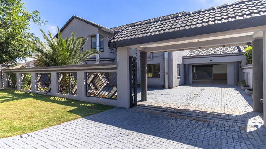 6 Bedroom Property for Sale in Mackenzie Park Gauteng