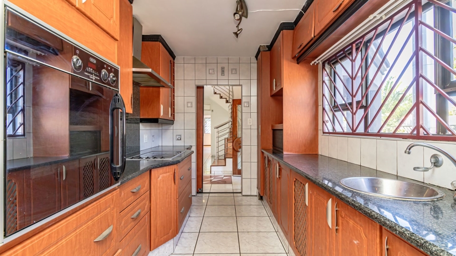6 Bedroom Property for Sale in Mackenzie Park Gauteng