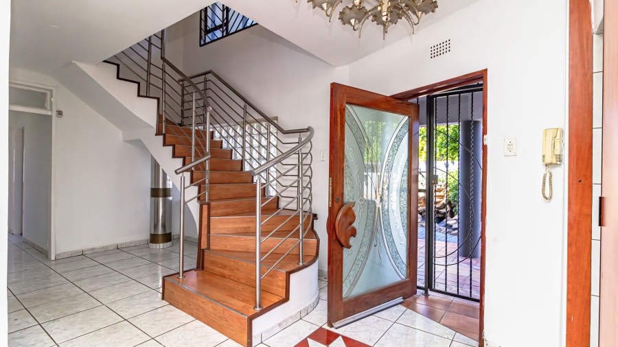 6 Bedroom Property for Sale in Mackenzie Park Gauteng