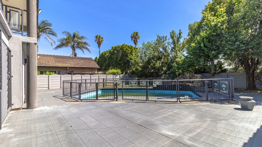 6 Bedroom Property for Sale in Mackenzie Park Gauteng