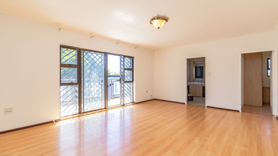 6 Bedroom Property for Sale in Mackenzie Park Gauteng