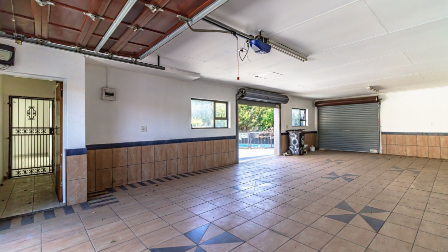 6 Bedroom Property for Sale in Mackenzie Park Gauteng