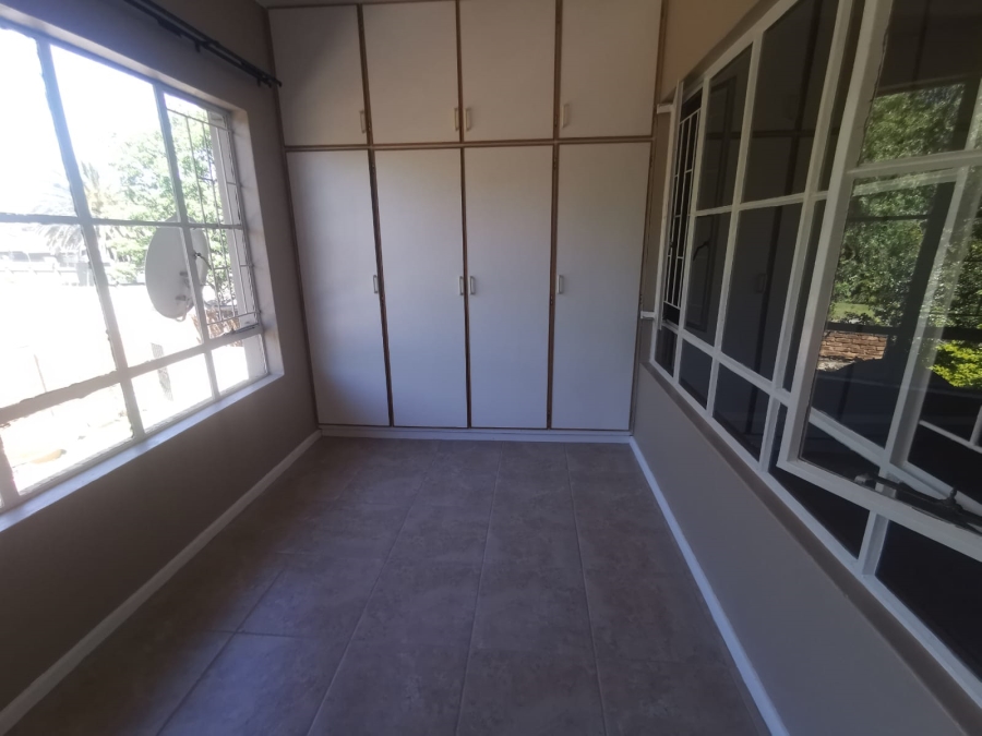 To Let 2 Bedroom Property for Rent in Verwoerdpark Gauteng