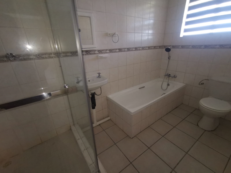 To Let 2 Bedroom Property for Rent in Verwoerdpark Gauteng