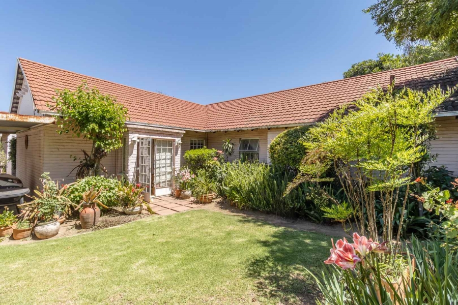 4 Bedroom Property for Sale in Gallo Manor Gauteng