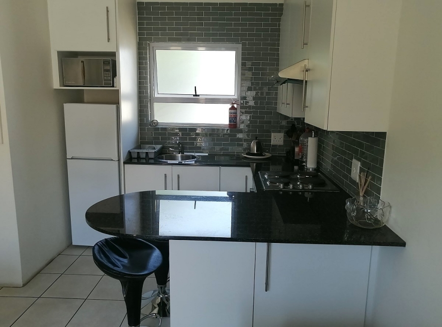To Let 1 Bedroom Property for Rent in Gallo Manor Gauteng