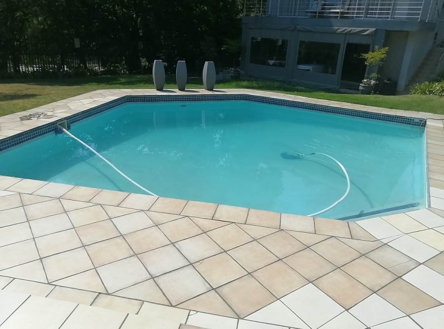 To Let 1 Bedroom Property for Rent in Gallo Manor Gauteng