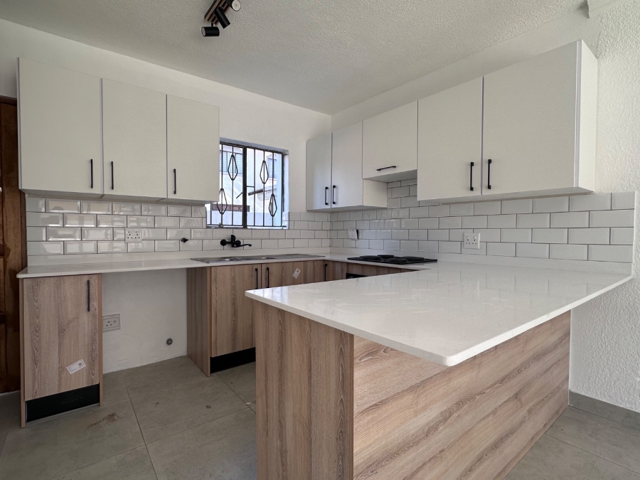 4 Bedroom Property for Sale in Noordwyk Gauteng