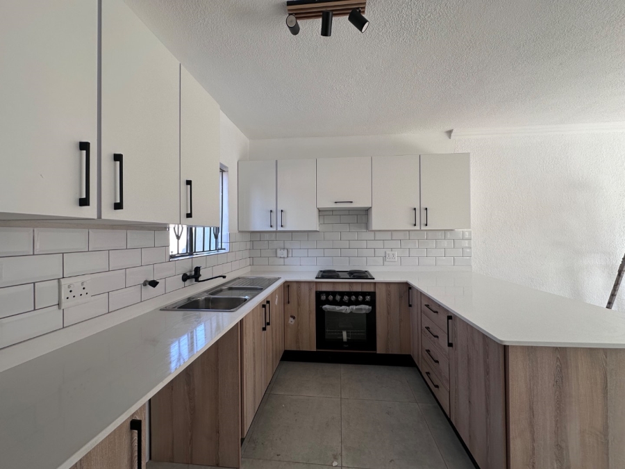 4 Bedroom Property for Sale in Noordwyk Gauteng