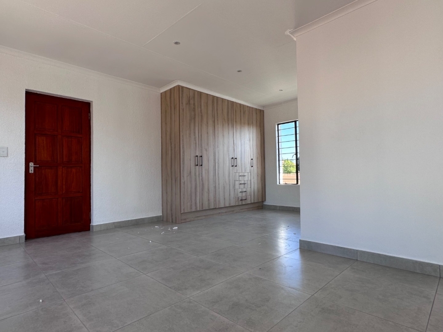 4 Bedroom Property for Sale in Noordwyk Gauteng