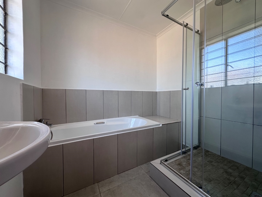 4 Bedroom Property for Sale in Noordwyk Gauteng