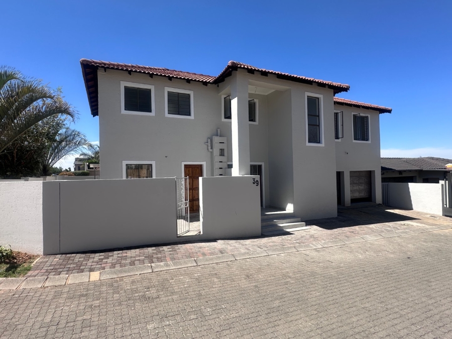 4 Bedroom Property for Sale in Noordwyk Gauteng