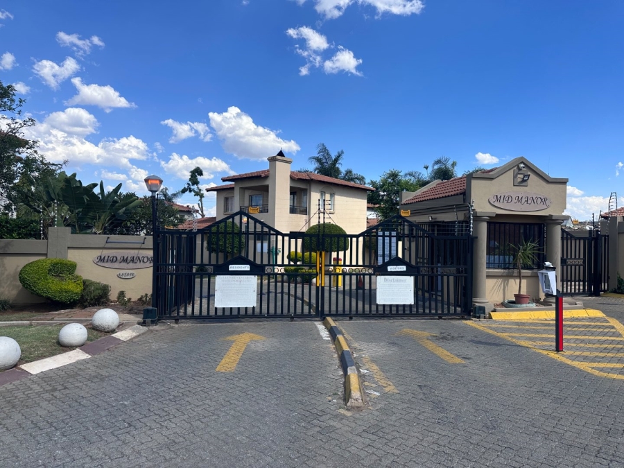 4 Bedroom Property for Sale in Noordwyk Gauteng
