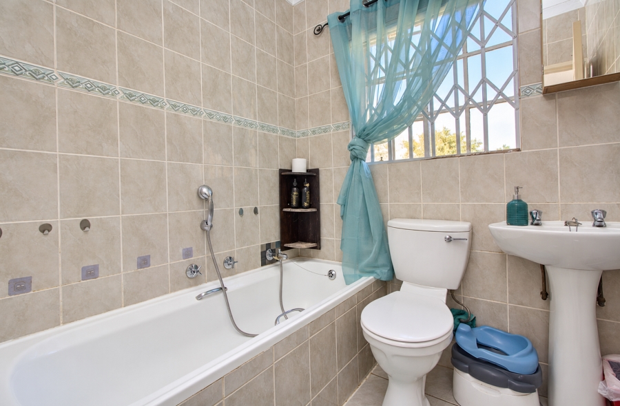 3 Bedroom Property for Sale in Wilgeheuwel Gauteng