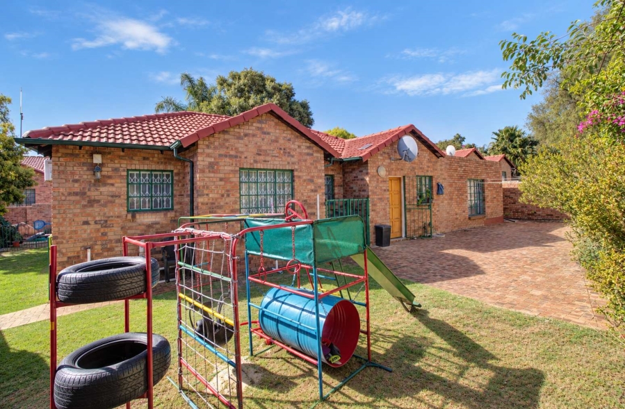 3 Bedroom Property for Sale in Wilgeheuwel Gauteng