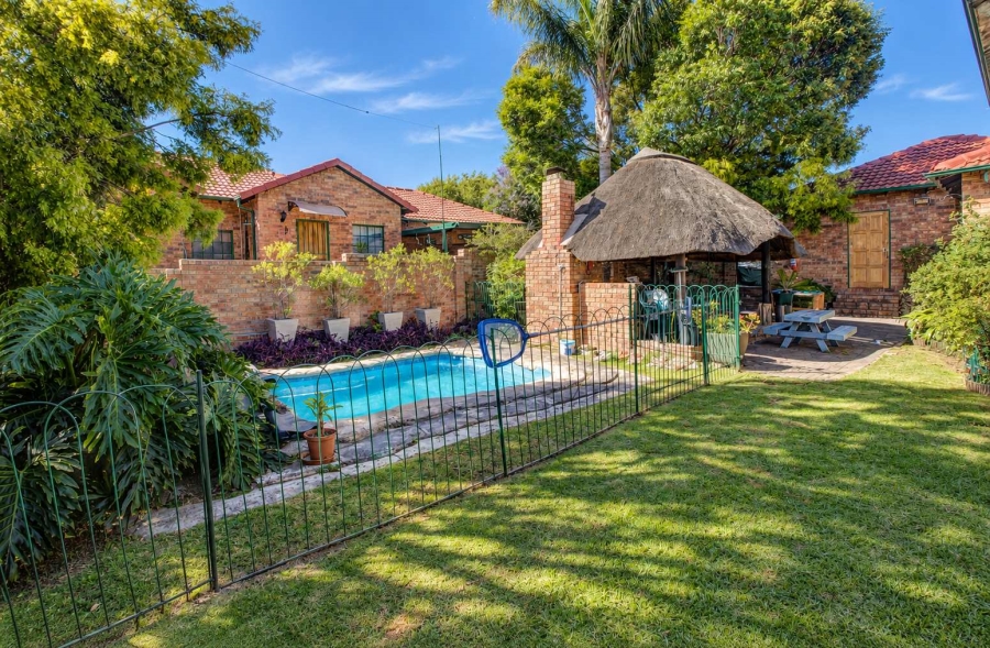 3 Bedroom Property for Sale in Wilgeheuwel Gauteng