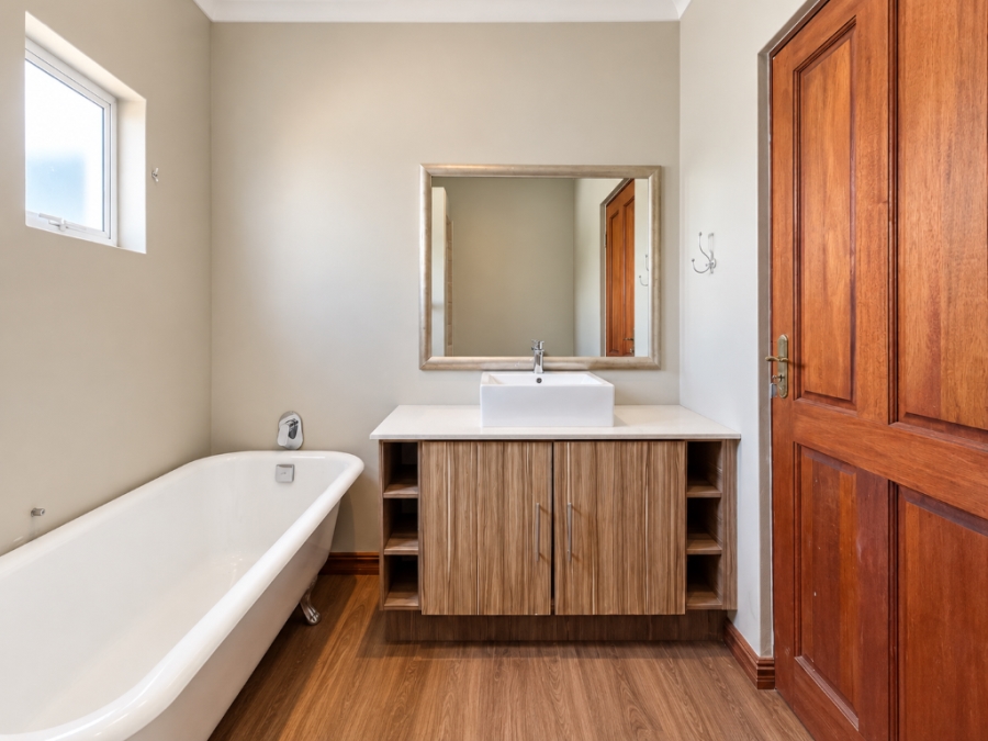 4 Bedroom Property for Sale in Heritage Hill Gauteng