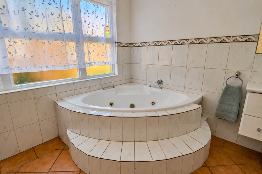 5 Bedroom Property for Sale in Centurion Golf Estate Gauteng