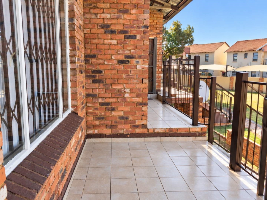 2 Bedroom Property for Sale in Groblerpark Gauteng