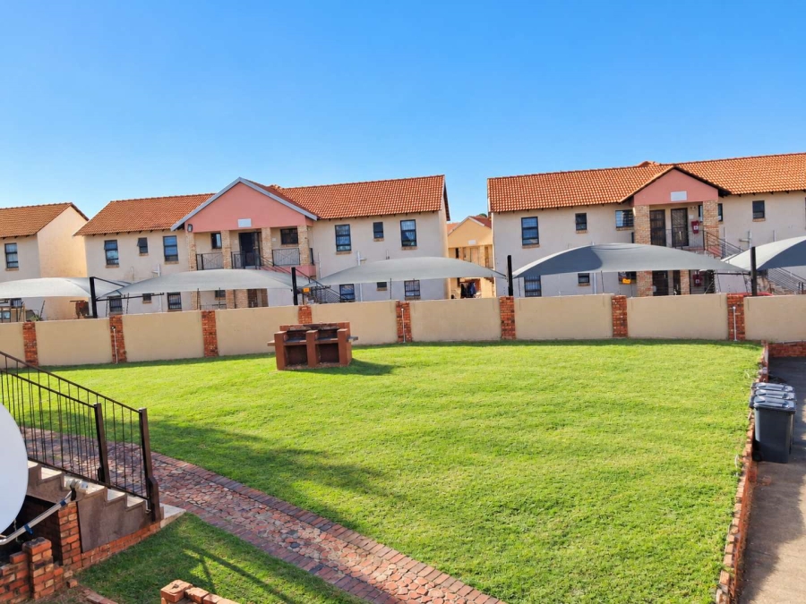 2 Bedroom Property for Sale in Groblerpark Gauteng