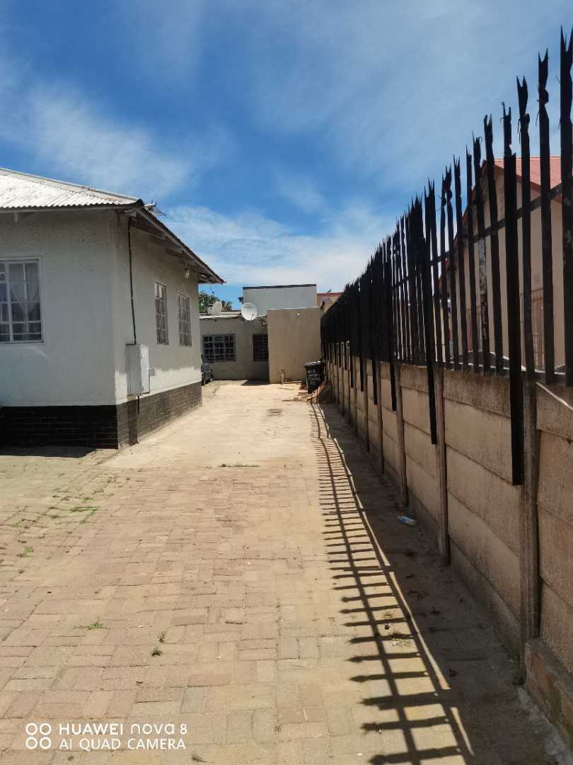 14 Bedroom Property for Sale in Unigray Gauteng