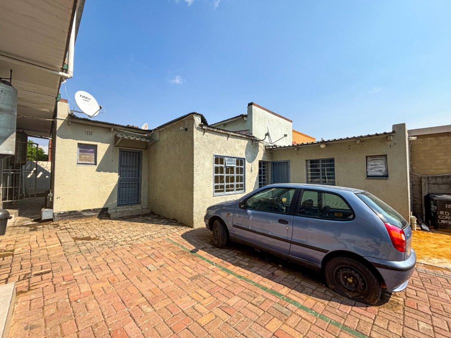 14 Bedroom Property for Sale in Unigray Gauteng
