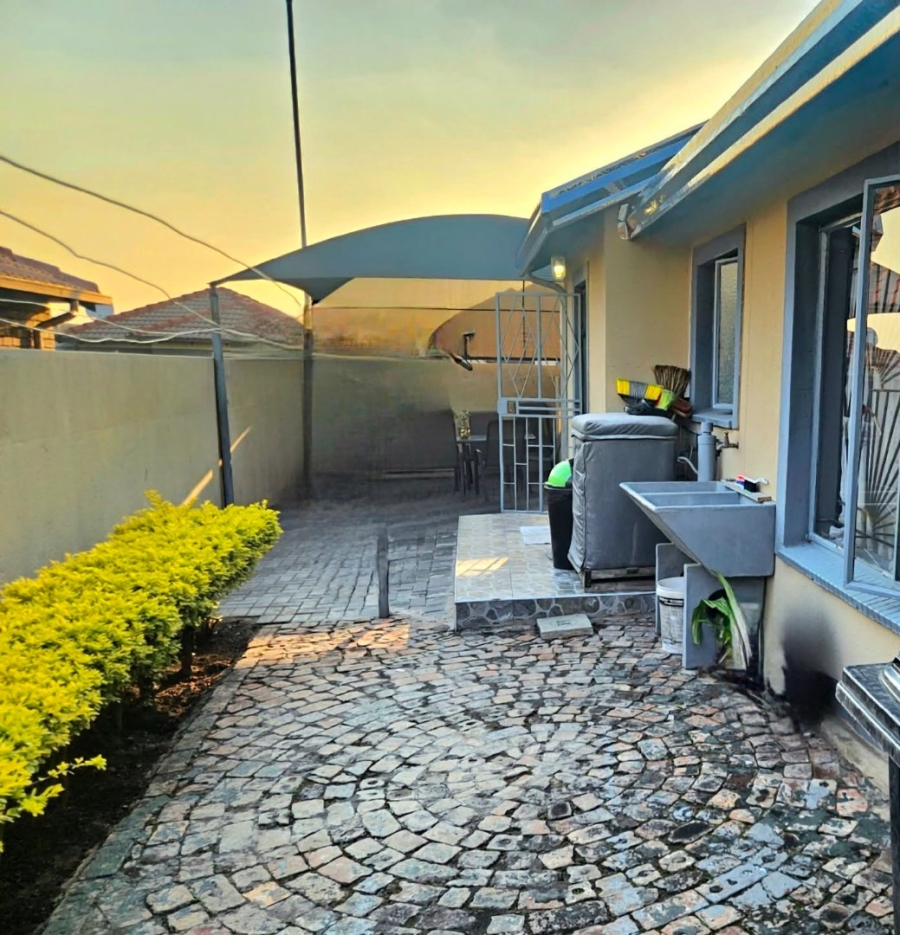 3 Bedroom Property for Sale in Lotus Gardens Gauteng