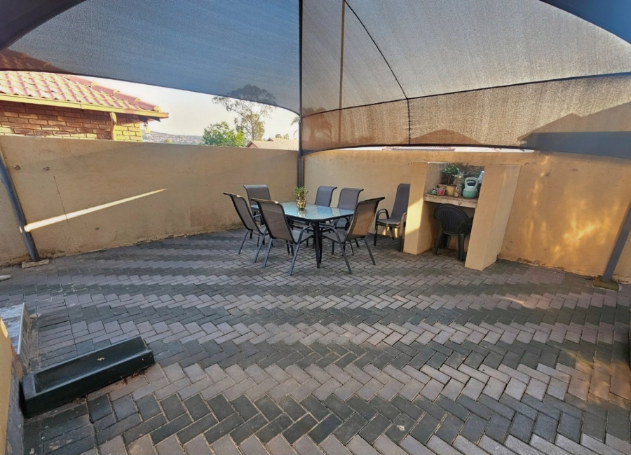 3 Bedroom Property for Sale in Lotus Gardens Gauteng