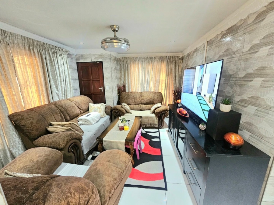 3 Bedroom Property for Sale in Lotus Gardens Gauteng