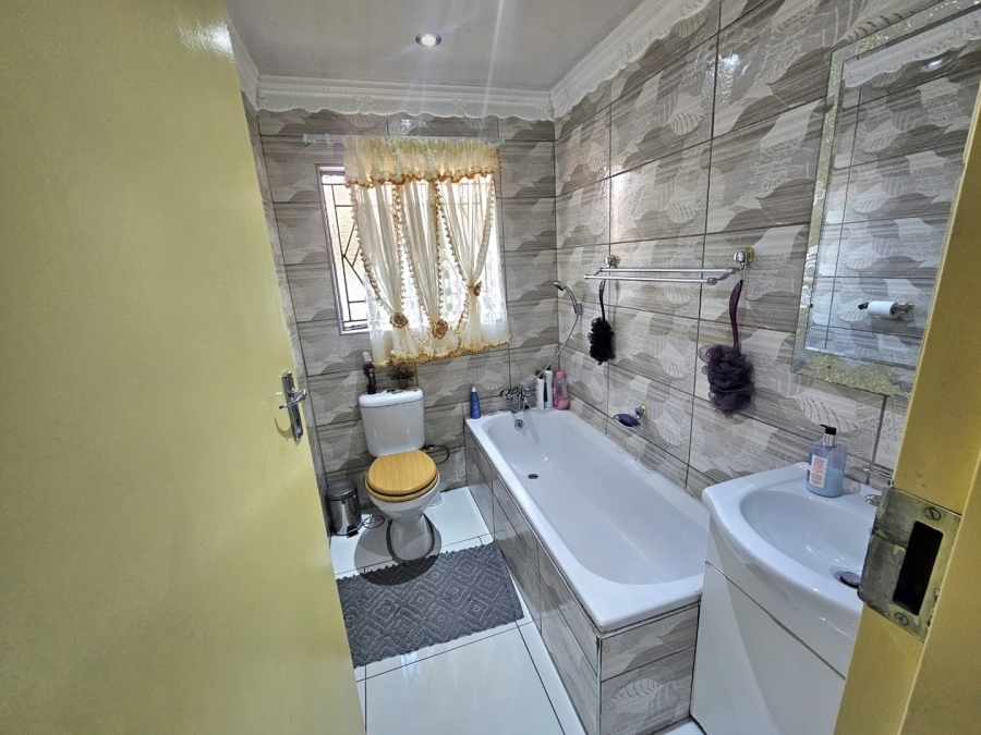 3 Bedroom Property for Sale in Lotus Gardens Gauteng