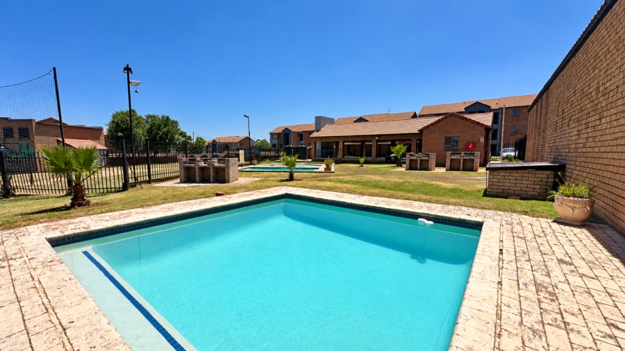 2 Bedroom Property for Sale in Vorna Valley Gauteng