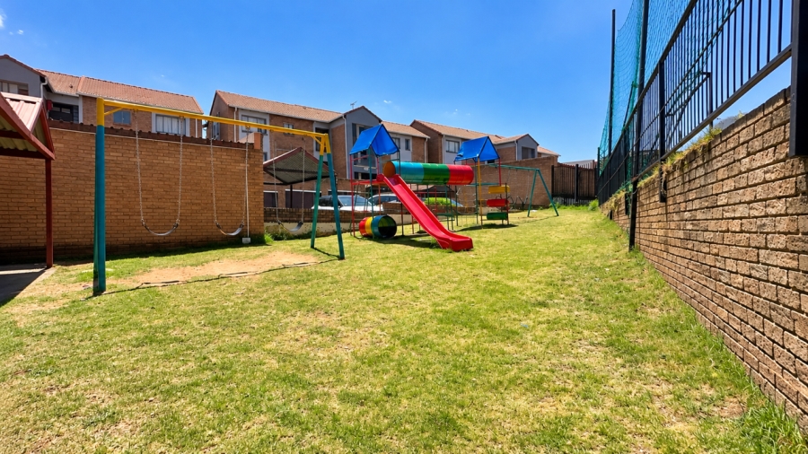 2 Bedroom Property for Sale in Vorna Valley Gauteng