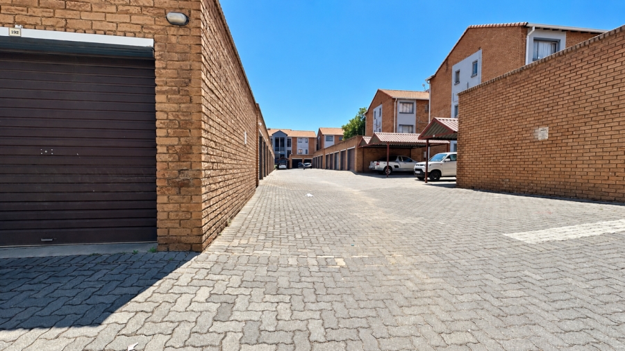2 Bedroom Property for Sale in Vorna Valley Gauteng