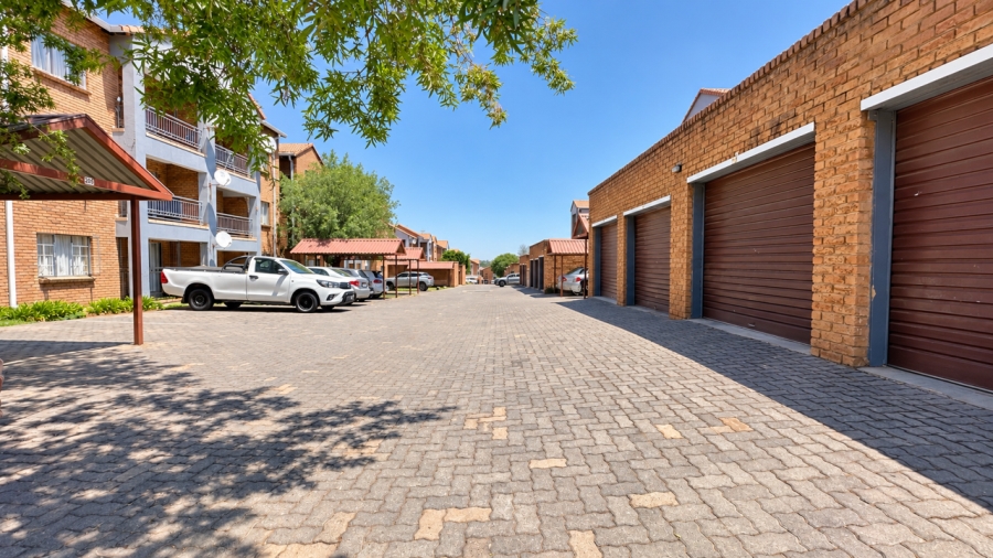 2 Bedroom Property for Sale in Vorna Valley Gauteng