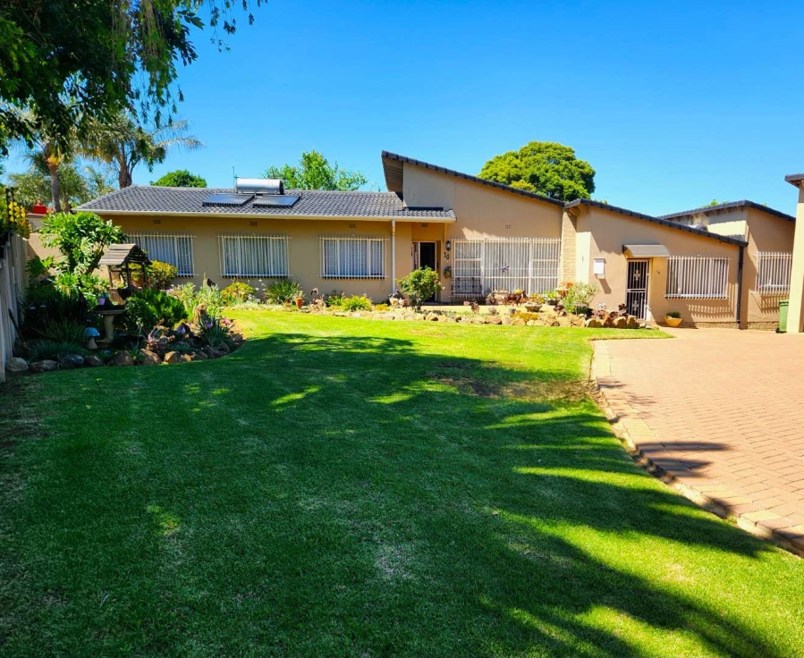 4 Bedroom Property for Sale in Verwoerdpark Gauteng