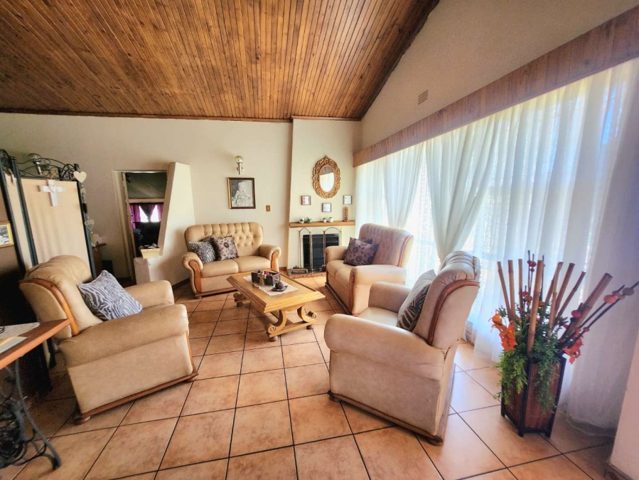 4 Bedroom Property for Sale in Verwoerdpark Gauteng
