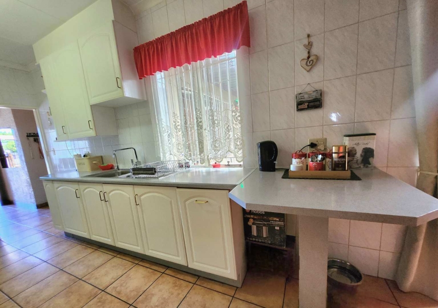 4 Bedroom Property for Sale in Verwoerdpark Gauteng