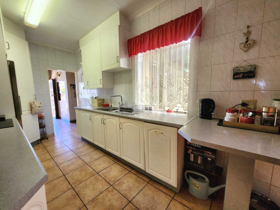 4 Bedroom Property for Sale in Verwoerdpark Gauteng
