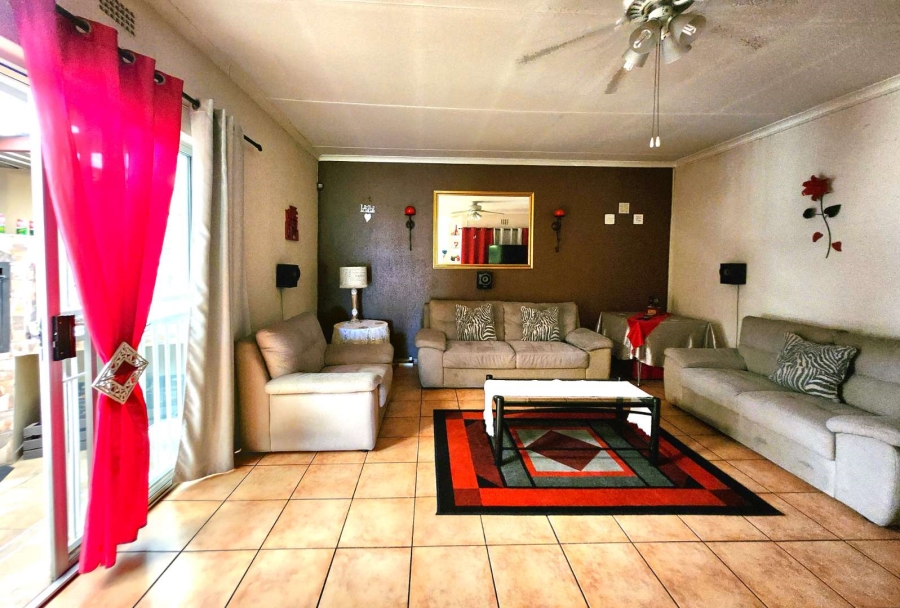 4 Bedroom Property for Sale in Verwoerdpark Gauteng